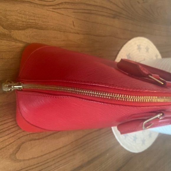 Red Louis Vuitton Alma Bag PM - Picture 5 of 14